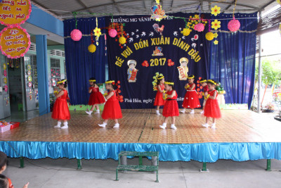 Bé vui đón xuân Đinh Dậu, năm 2017