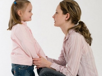 Cha mẹ nên làm gì vào mỗi tối để trẻ thông minh, ngoan ngoãn hơn?