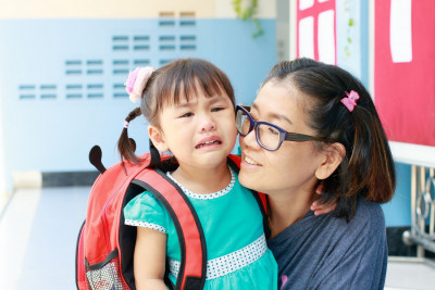  Phải làm gì khi người lạ la mắng con bạn?