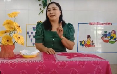 THAO TÁC LAU MẶT BẰNG KHĂN ƯỚT
