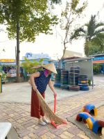 Vệ sinh sân trường