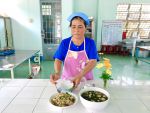 Cô cấp dưỡng thi thực hành