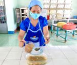 Cô cấp dưỡng thi thực hành