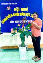 Thi hái hoa dân chủ