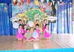 bé vui hội trăng rằm