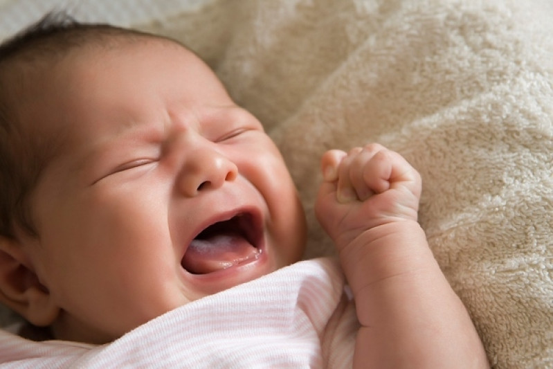 Trẻ đổ mồ hôi nhiều vào mùa đông, cha mẹ không nên chủ quan