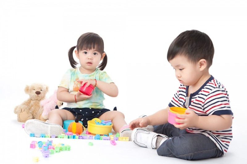 Dạy con tự dọn đồ chơi - bài học tự lập đầu tiên của mọi em bé