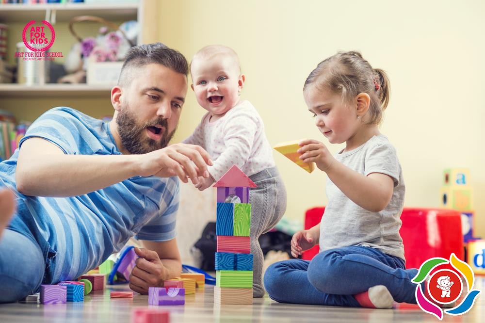 Cha mẹ nên dành thời gian cùng trẻ nhỏ