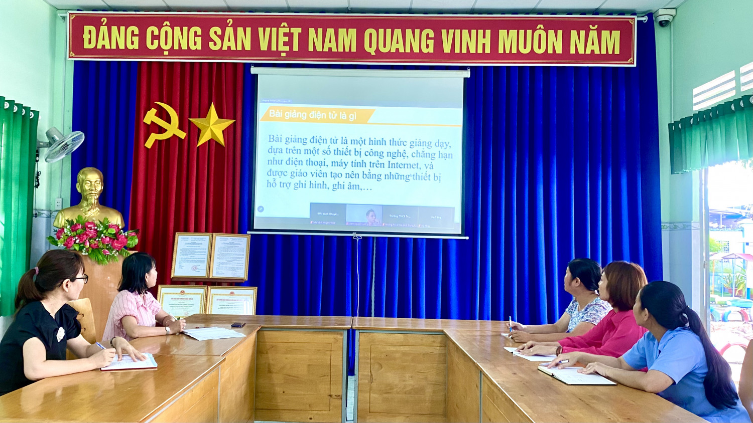 Tổ ứng dụng CNTT