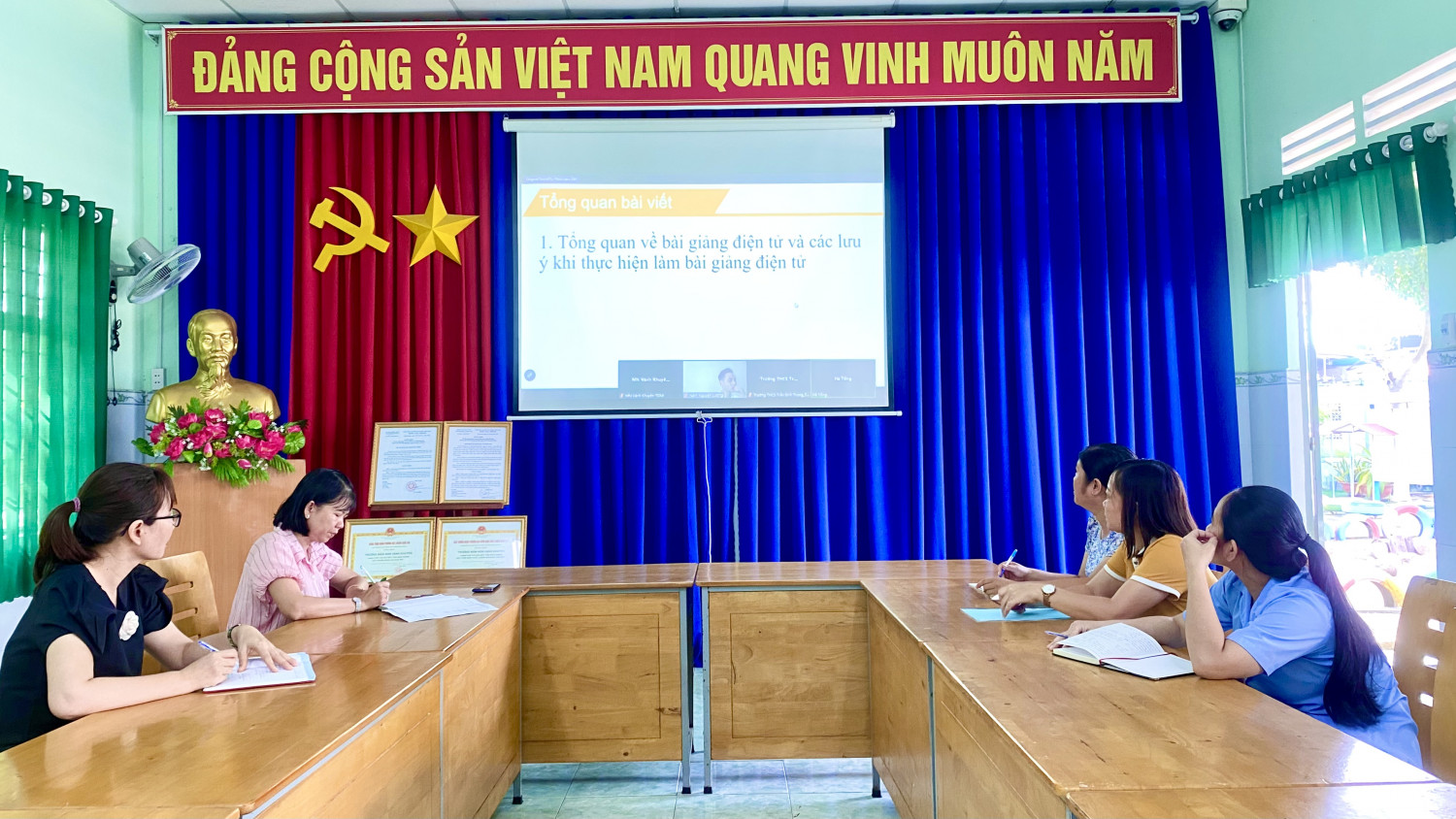 Tổ ứng dụng CNTT