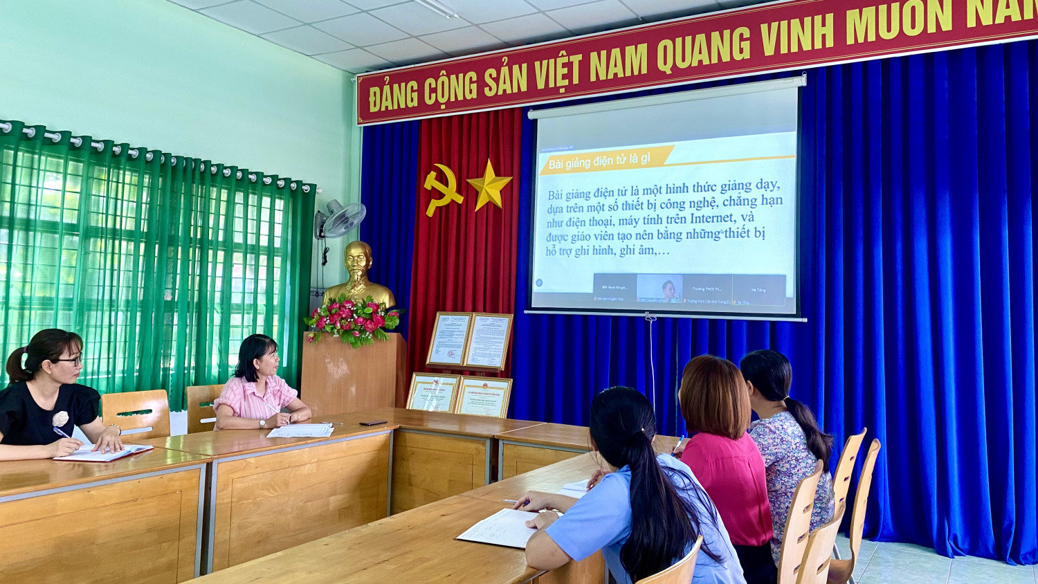 Tổ ứng dụng CNTT